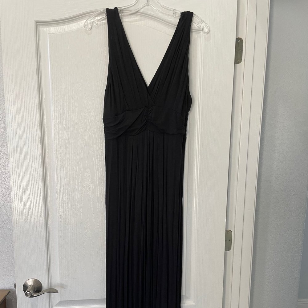 Long Black sleeveless Iman dress, size L NWT
